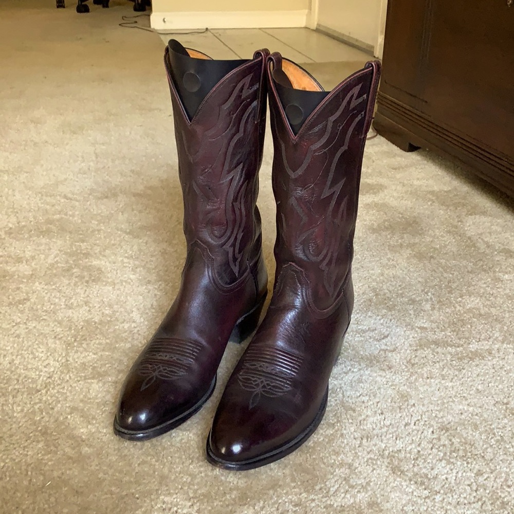 Lucchese in Black Cherry, stunning condition. 12D.